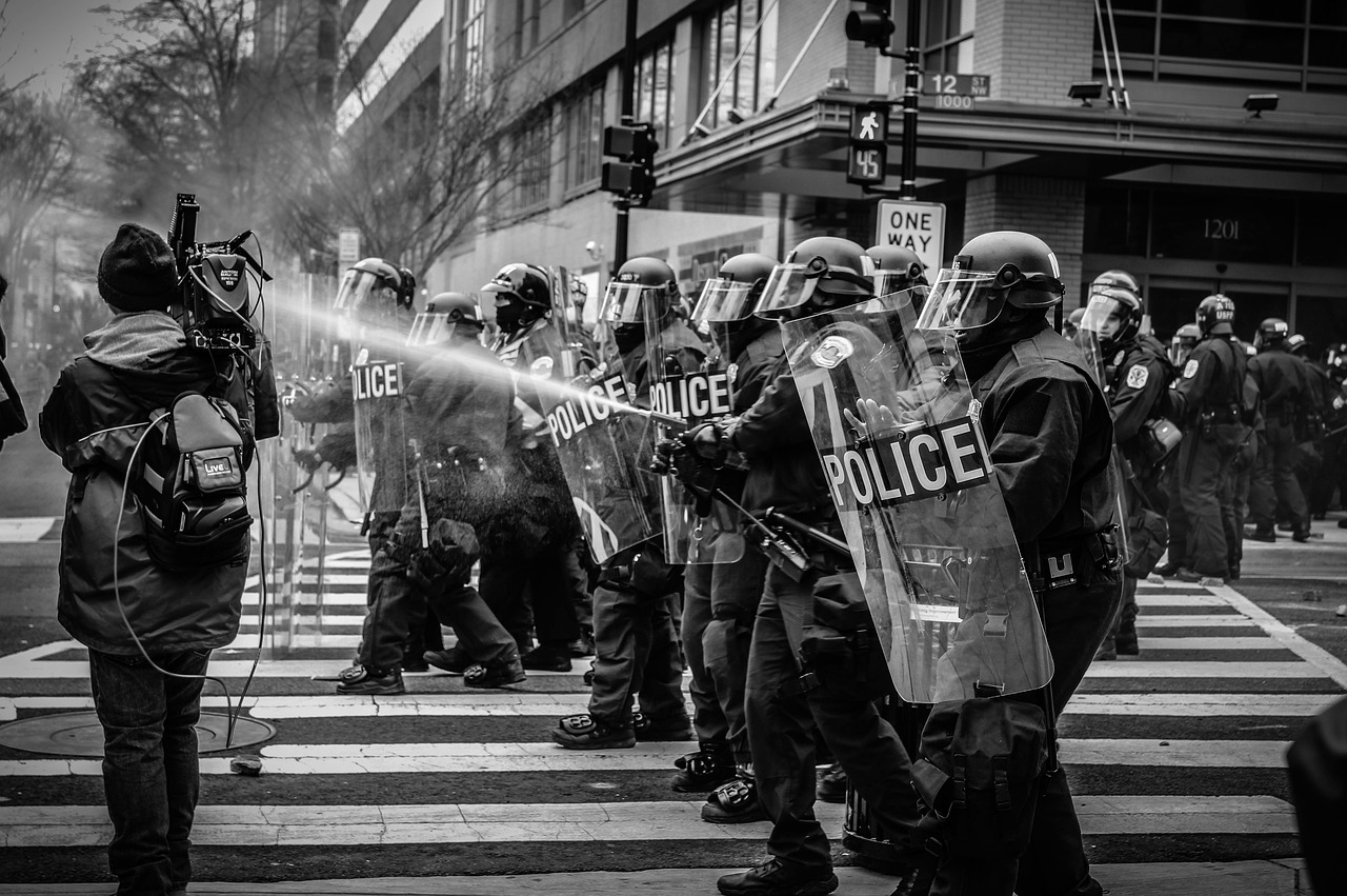 Protestos populares e repressão governamental